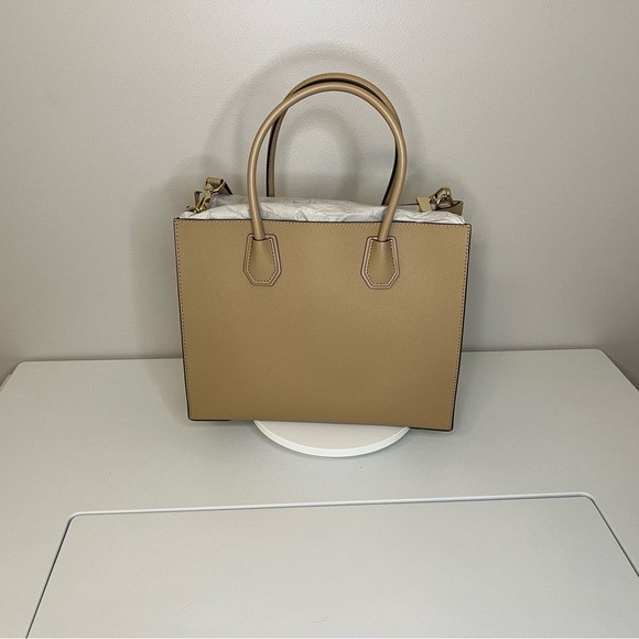 BNWT Michael Kors Large Mercer tote in Camel - Picture 2 of 13